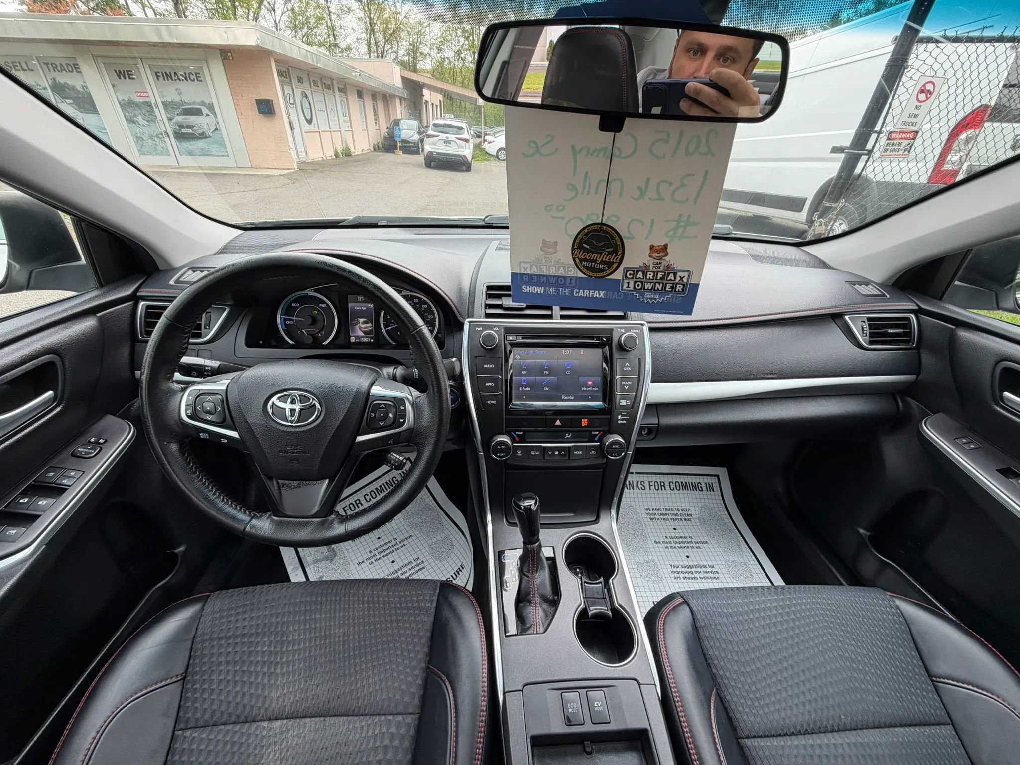 Used 2015 Toyota Camry SE w/ Moonroof Package FWD image 21