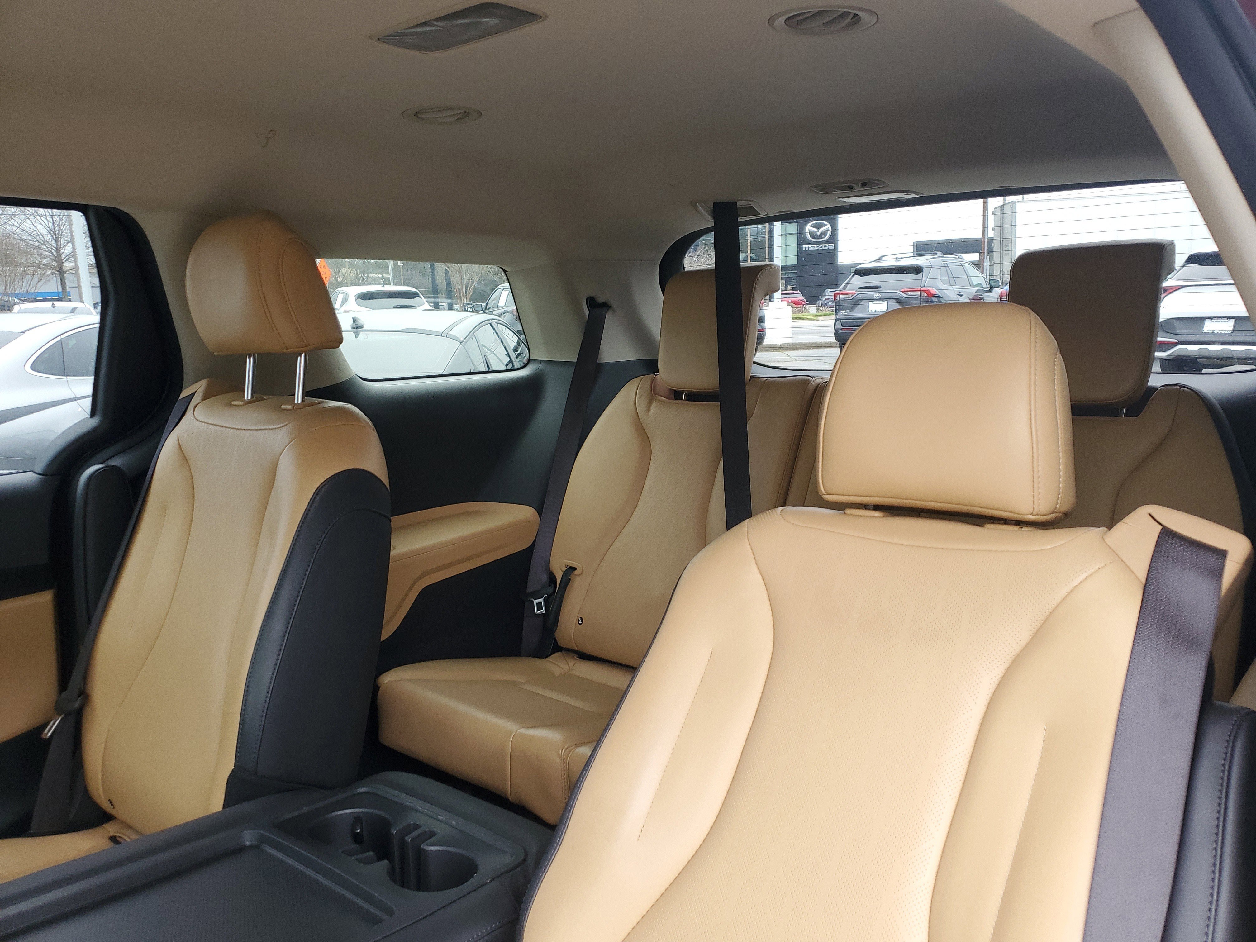 Used 2023 Kia Carnival LX image 9