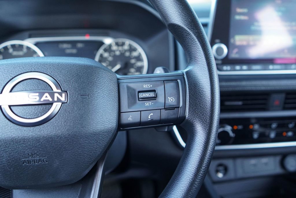 Used 2025 Nissan Rogue S image 23