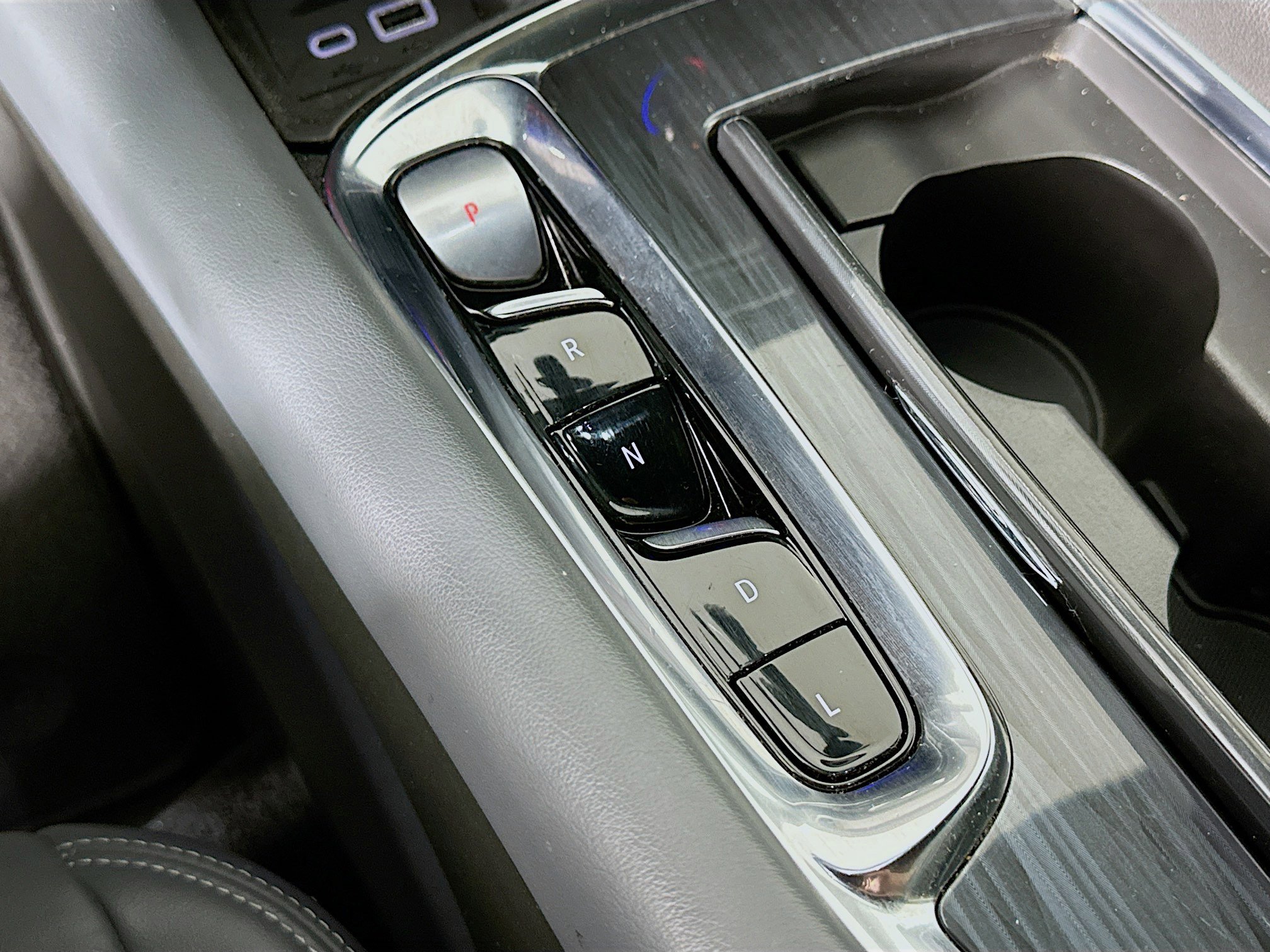 Used 2024 Buick Enclave Essence image 24