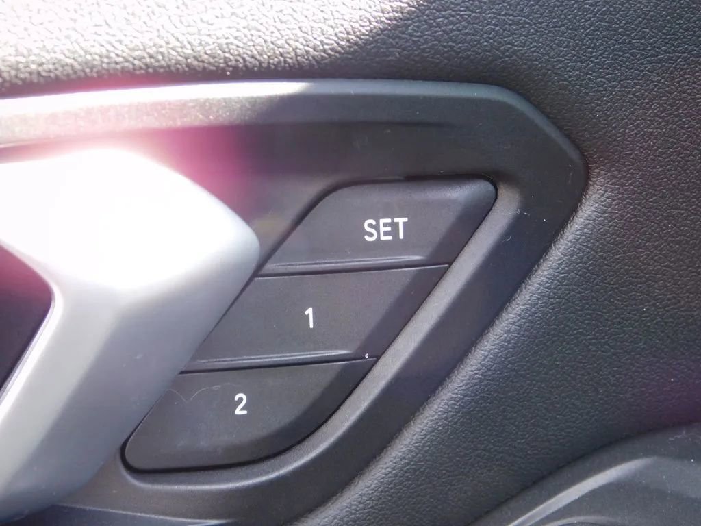 Used 2021 BMW 330e xDrive w/ Driving Assistance Package image 15