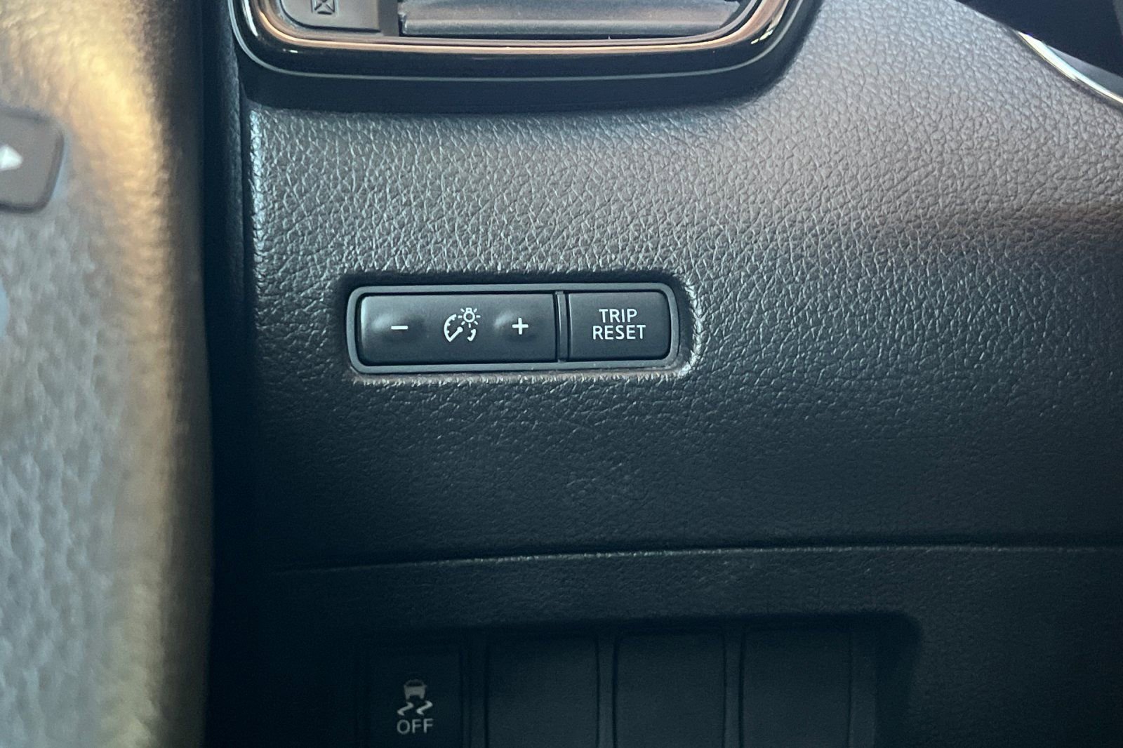 Used 2017 Nissan Rogue S image 36