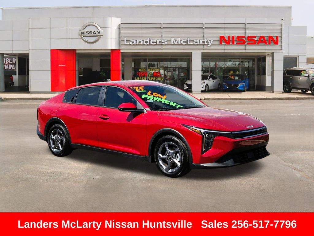Used 2025 Kia K4 LXS image 1
