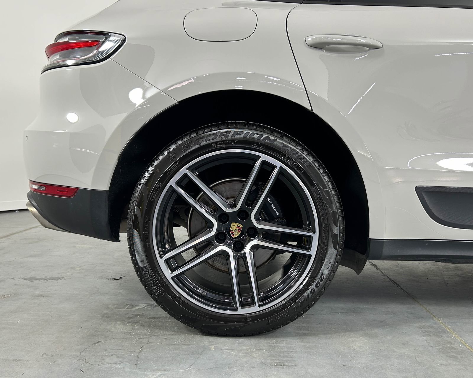 Used 2021 Porsche Macan AWD/4WD image 11