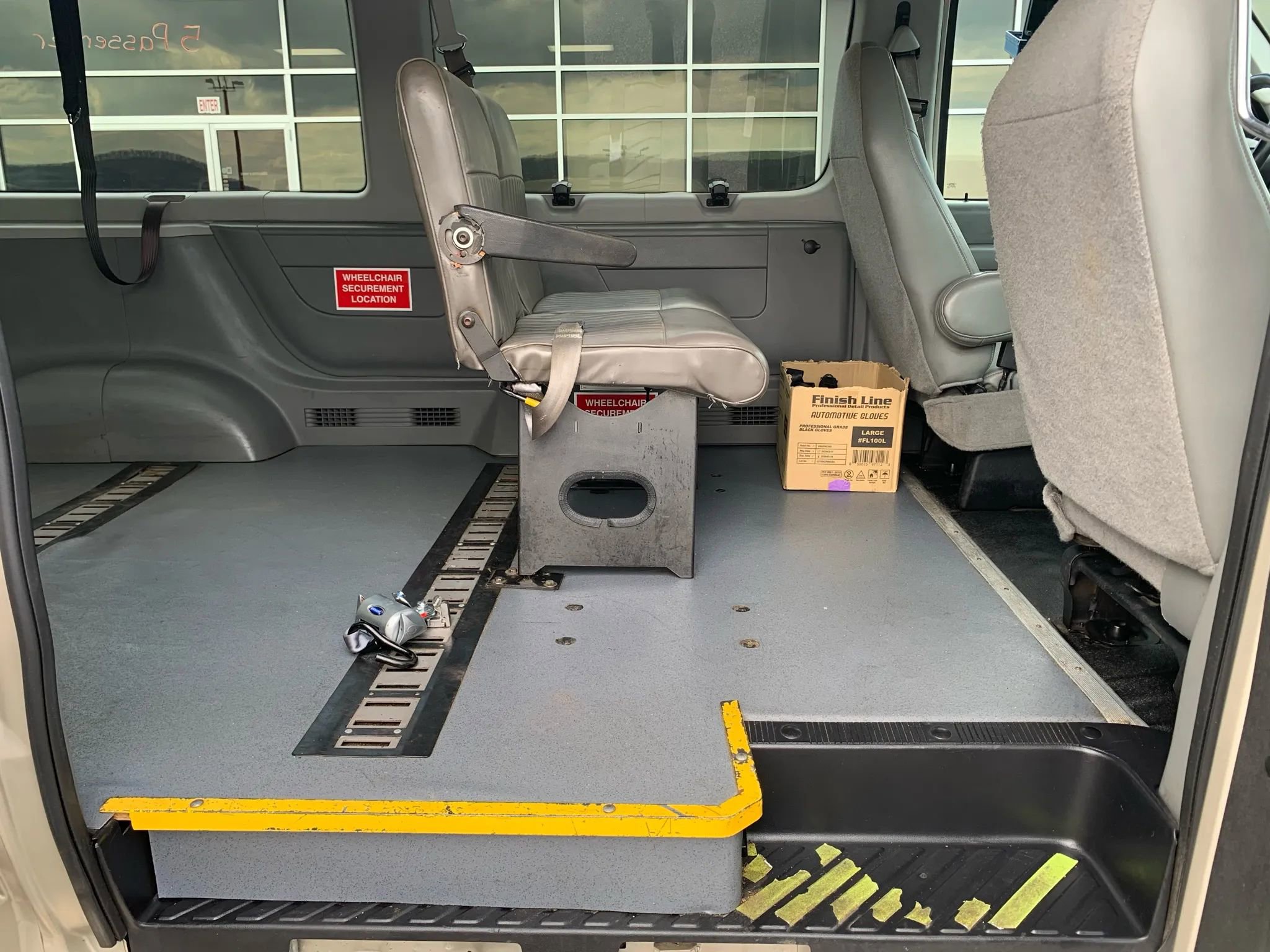Used 2007 Ford E-350 and Econoline 350 XL image 28