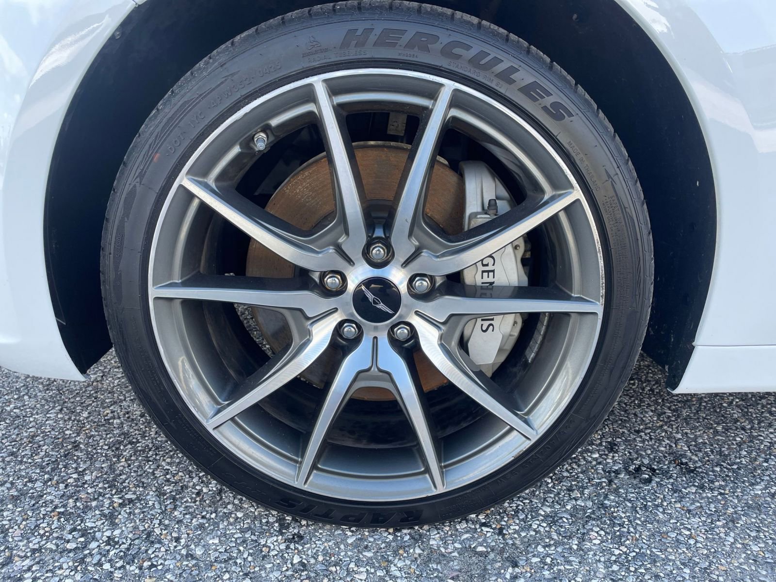 Used 2025 Genesis G70 2.5T image 32