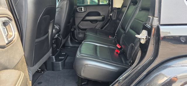 Used 2018 Jeep Wrangler Unlimited Sahara AWD/4WD image 12