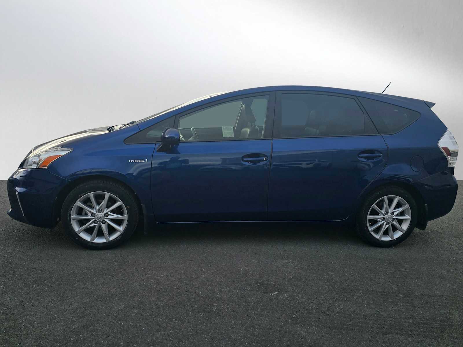 Used 2014 Toyota Prius V Five image 6