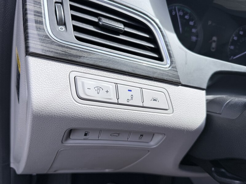 Used 2016 Hyundai Sonata Limited FWD image 12