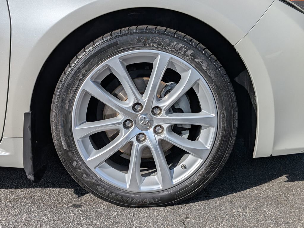 Used 2013 Toyota Avalon Limited FWD image 11