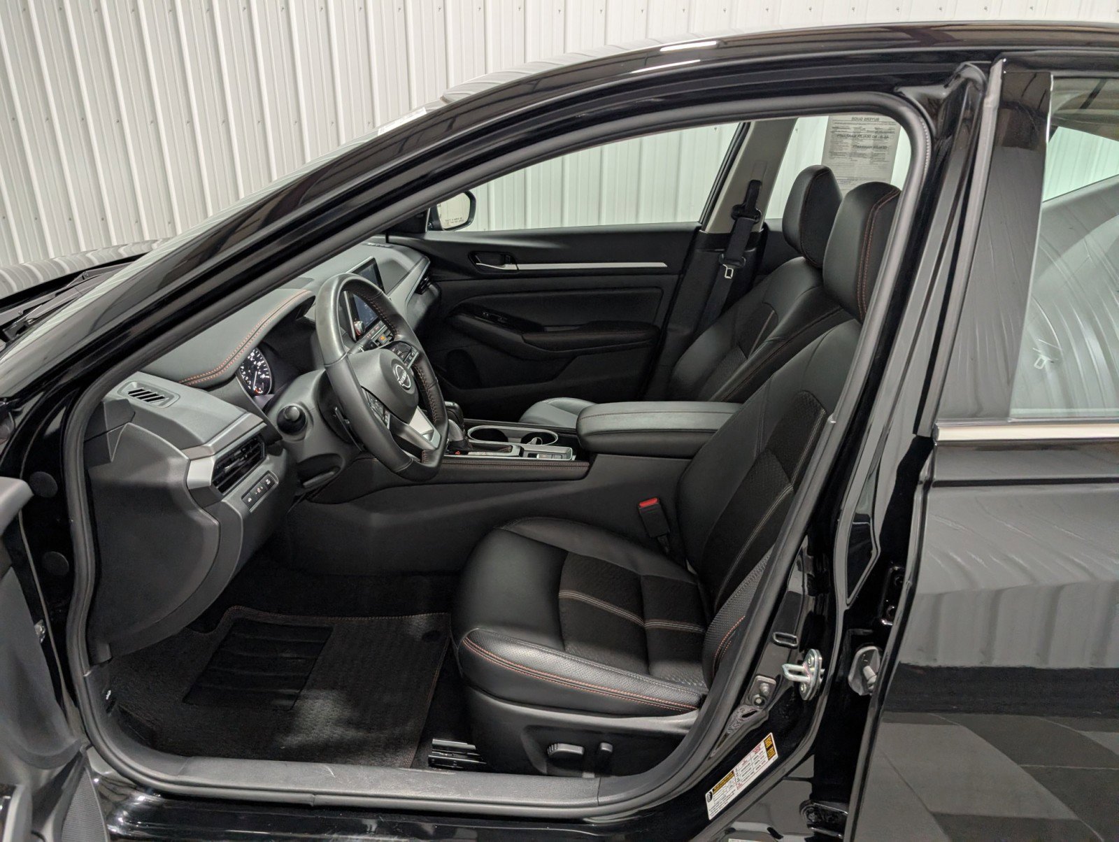 Used 2025 Nissan Altima 2.5 SR image 14