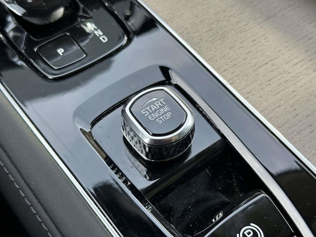 New 2025 Volvo XC90 T8 Plus w/ Protection Package Premier image 7