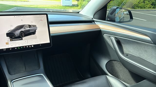 Used 2023 Tesla Model Y Performance AWD/4WD image 21