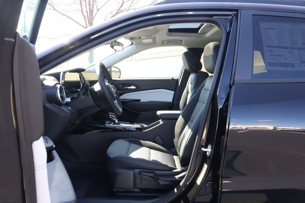 New 2026 Chevrolet Trax LT w/ Sunroof Package FWD image 14