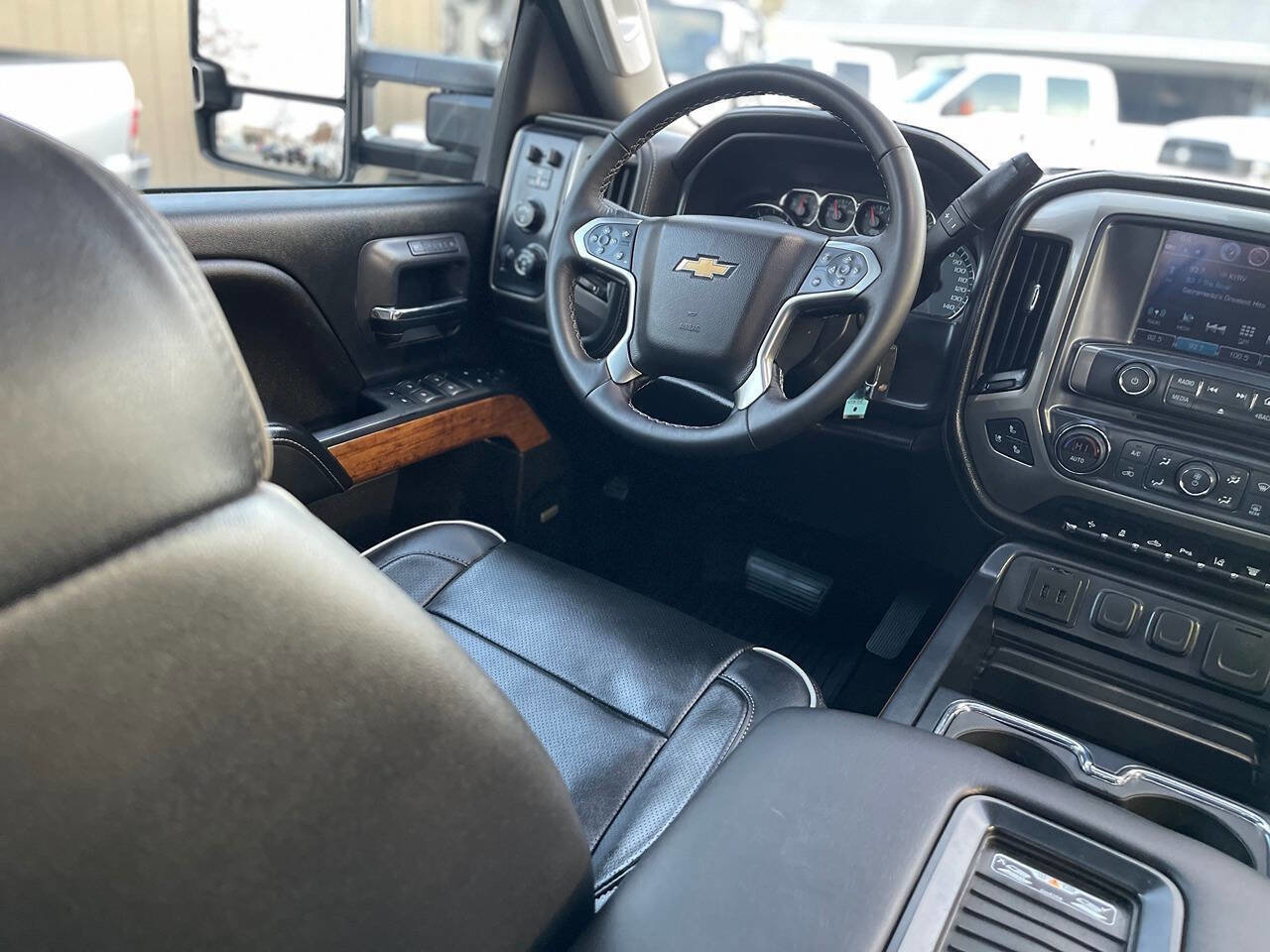 Used 2017 Chevrolet Silverado 3500 High Country w/ Duramax Plus Package image 12