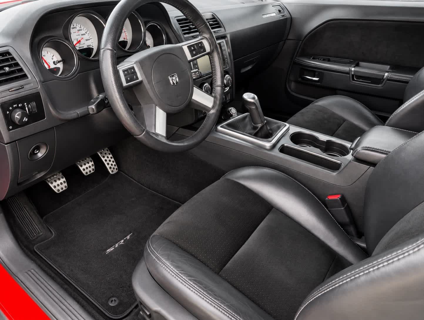 Used 2009 Dodge Challenger SRT8 w/ SRT Option Group II RWD image 17