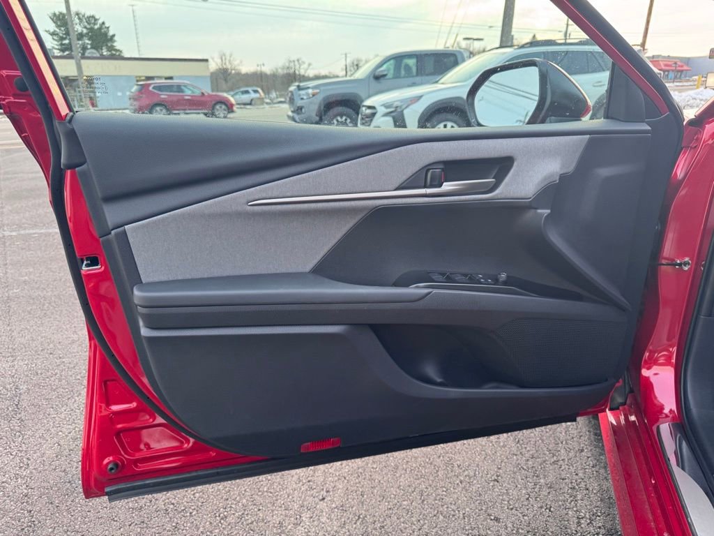 Used 2025 Toyota Camry LE image 9