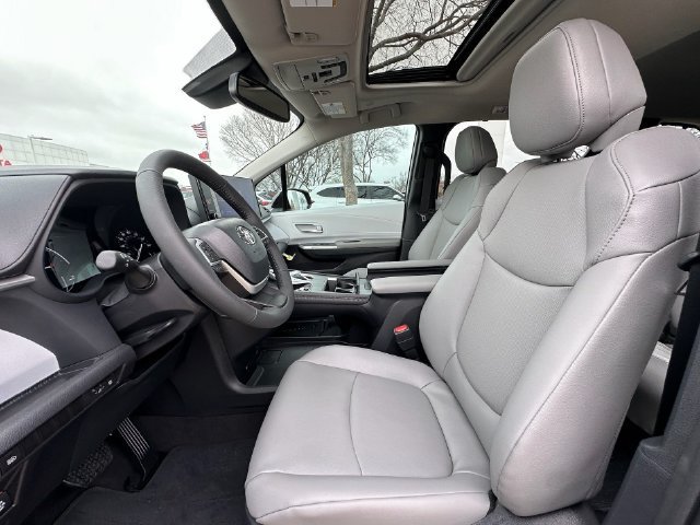 New 2026 Toyota Sienna XLE FWD image 24
