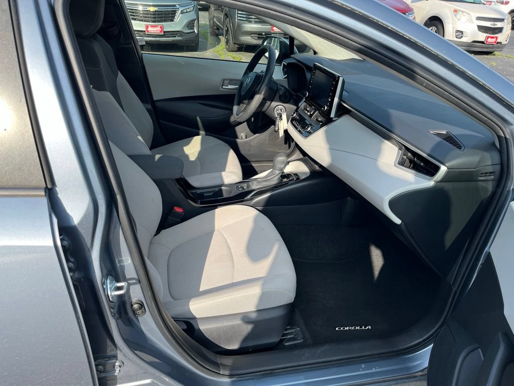 Used 2021 Toyota Corolla LE w/ Carpet Mat Package (TMS) FWD image 40