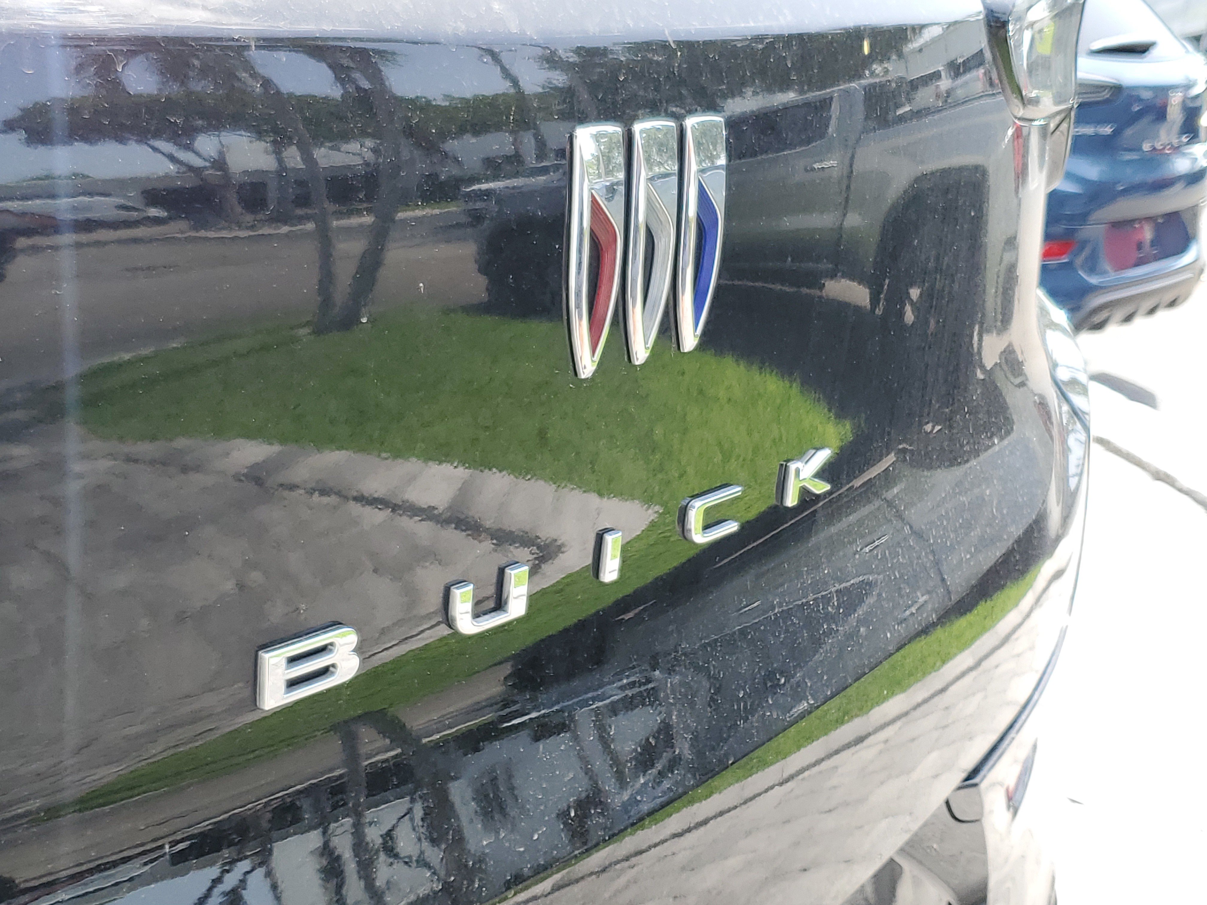 Used 2025 Buick Encore GX Avenir w/ Avenir Technology Package FWD image 9