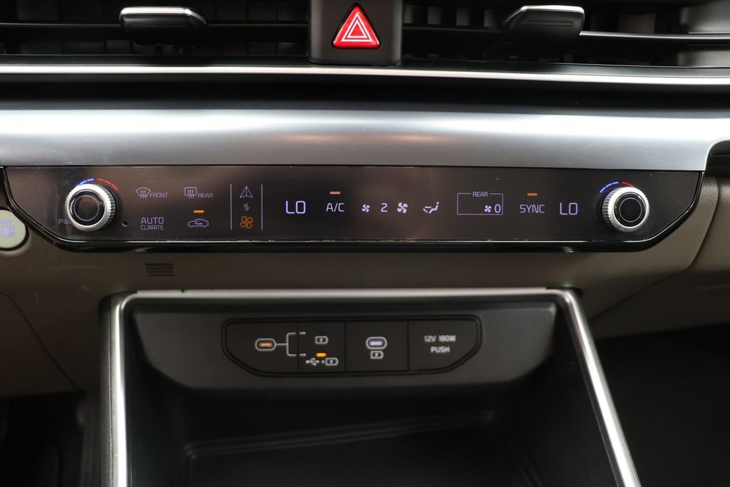 Used 2025 Kia Carnival FWD image 21