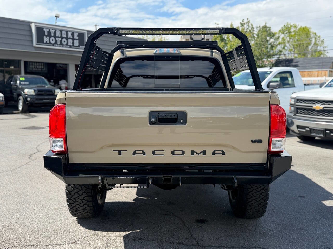 Used 2020 Toyota Tacoma TRD Off-Road w/ Technology Package AWD/4WD image 11