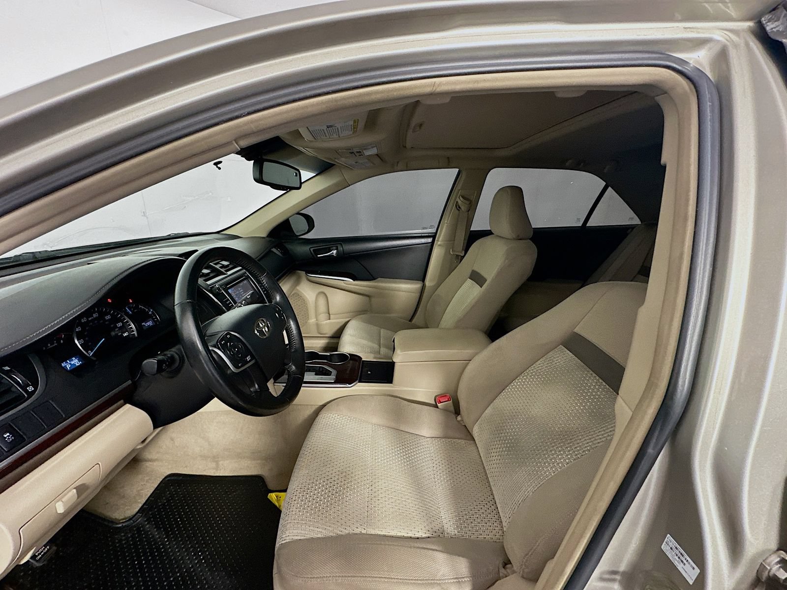 Used 2014 Toyota Camry XLE FWD image 19