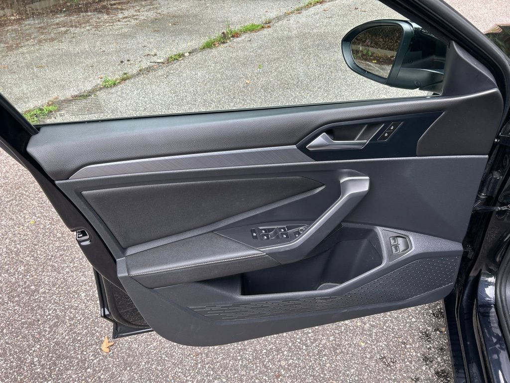 Used 2024 Volkswagen Jetta SE FWD image 14
