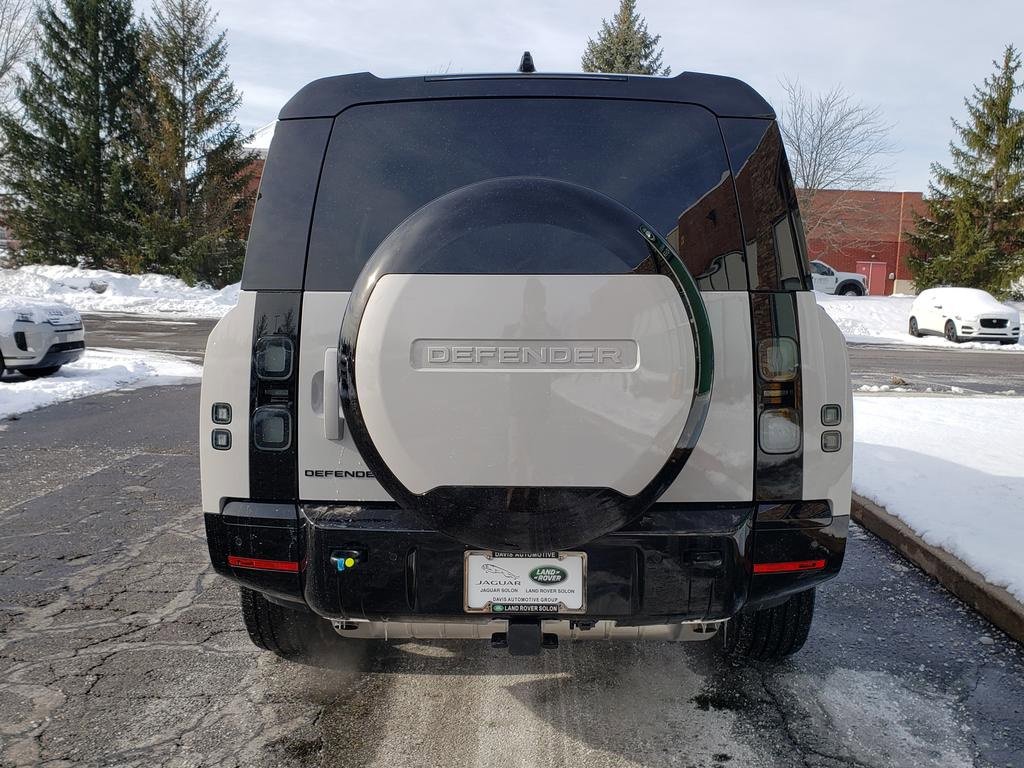 New 2026 Land Rover Defender 130 X-Dynamic SE image 6