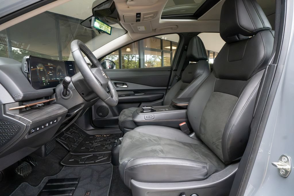 Used 2024 Nissan Ariya AWD image 8