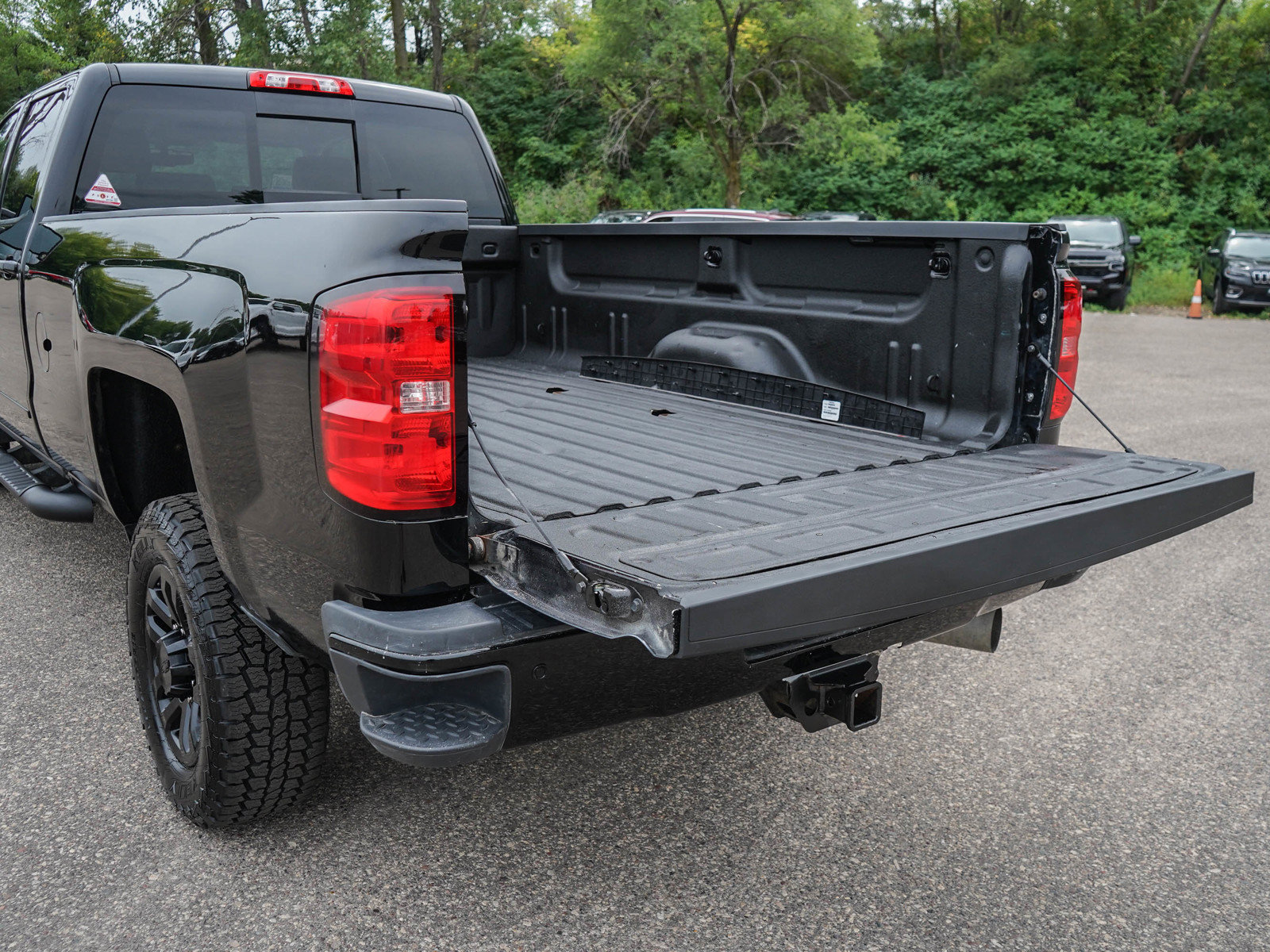 Used 2019 Chevrolet Silverado 2500 LTZ w/ Midnight Edition AWD/4WD image 9