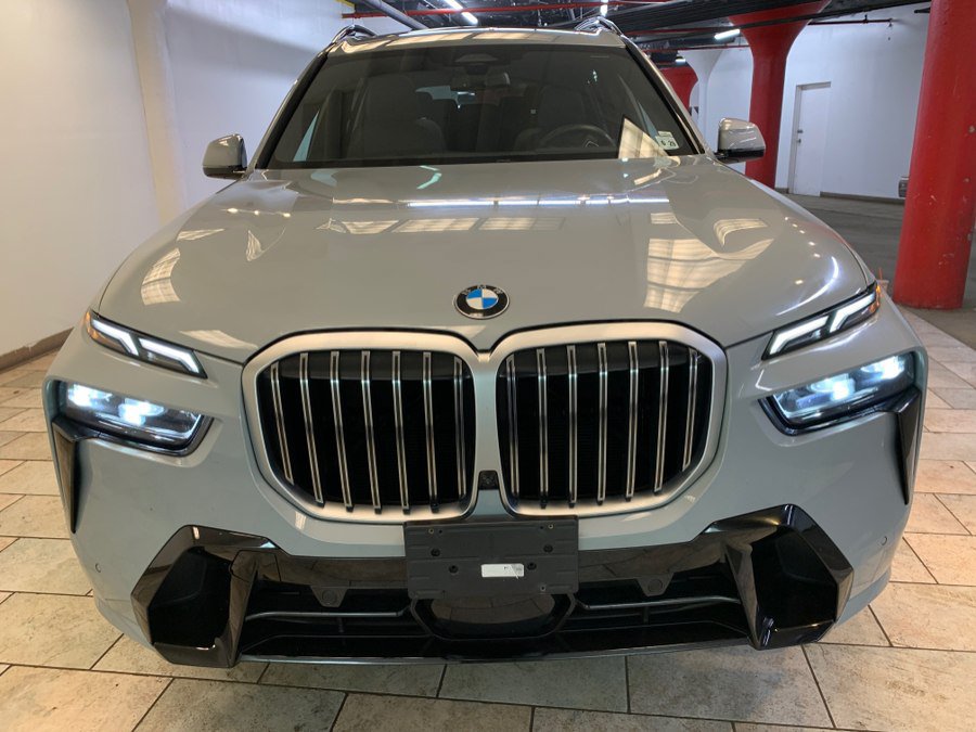 Used 2025 BMW X7 xDrive40i w/ M Sport Package AWD/4WD image 3