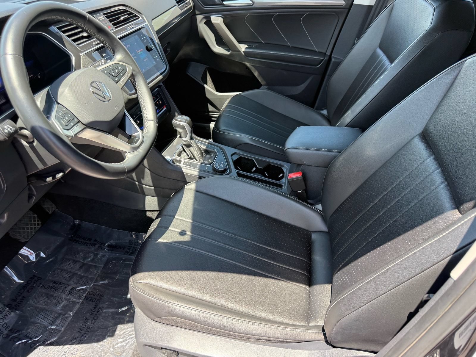 Used 2024 Volkswagen Tiguan SE AWD/4WD image 12