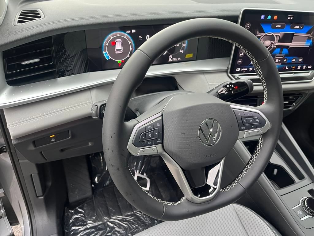 New 2025 Volkswagen Tiguan SE image 7