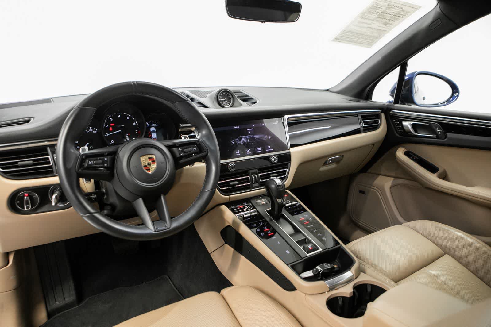 Certified 2024 Porsche Macan AWD/4WD image 13