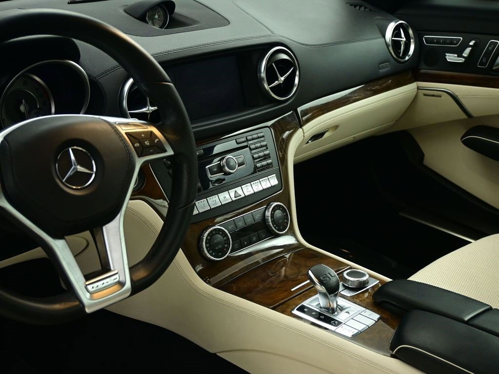 Used 2013 Mercedes-Benz SL 550 image 4