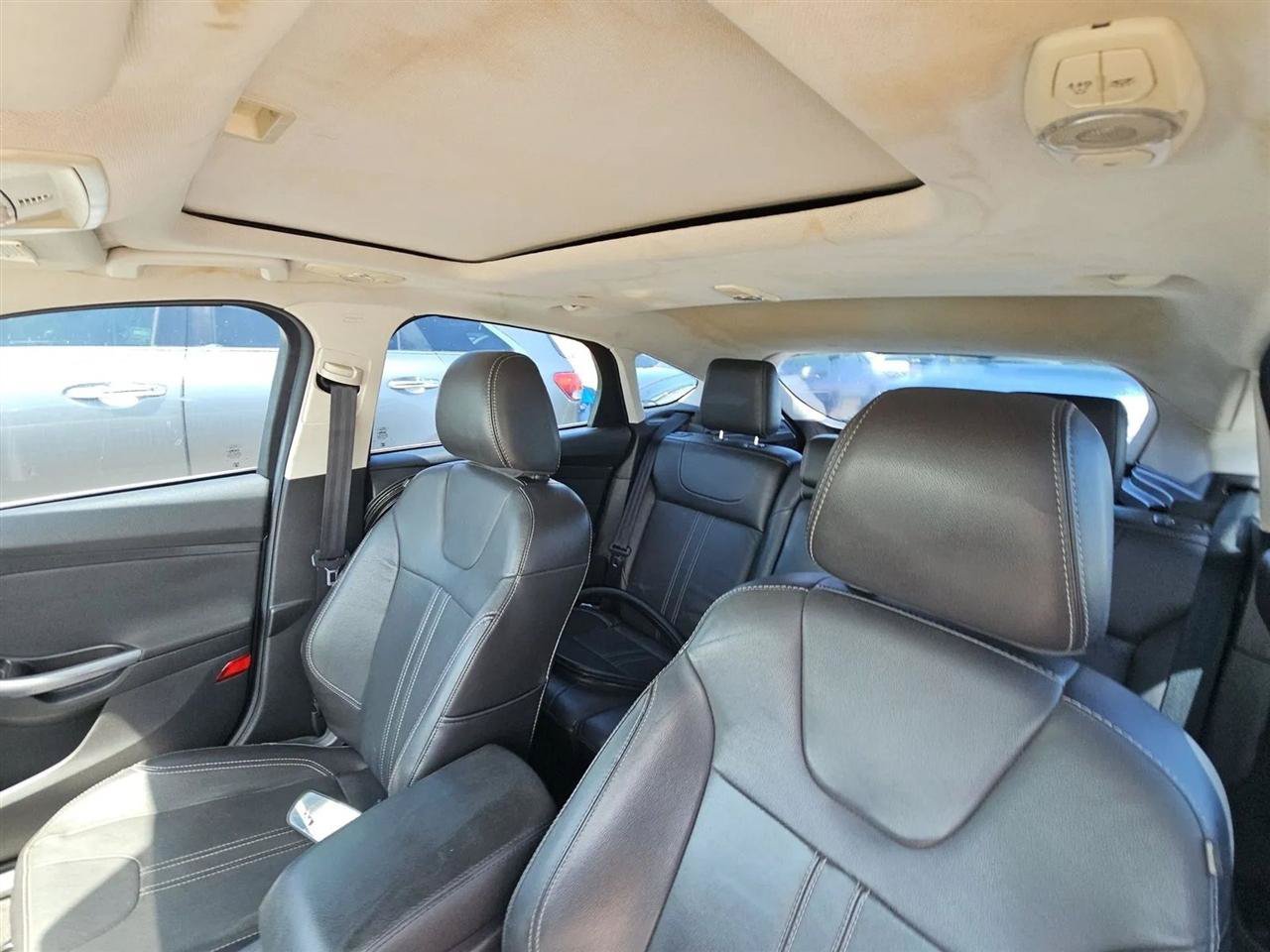 Used 2014 Ford Focus Titanium FWD image 20