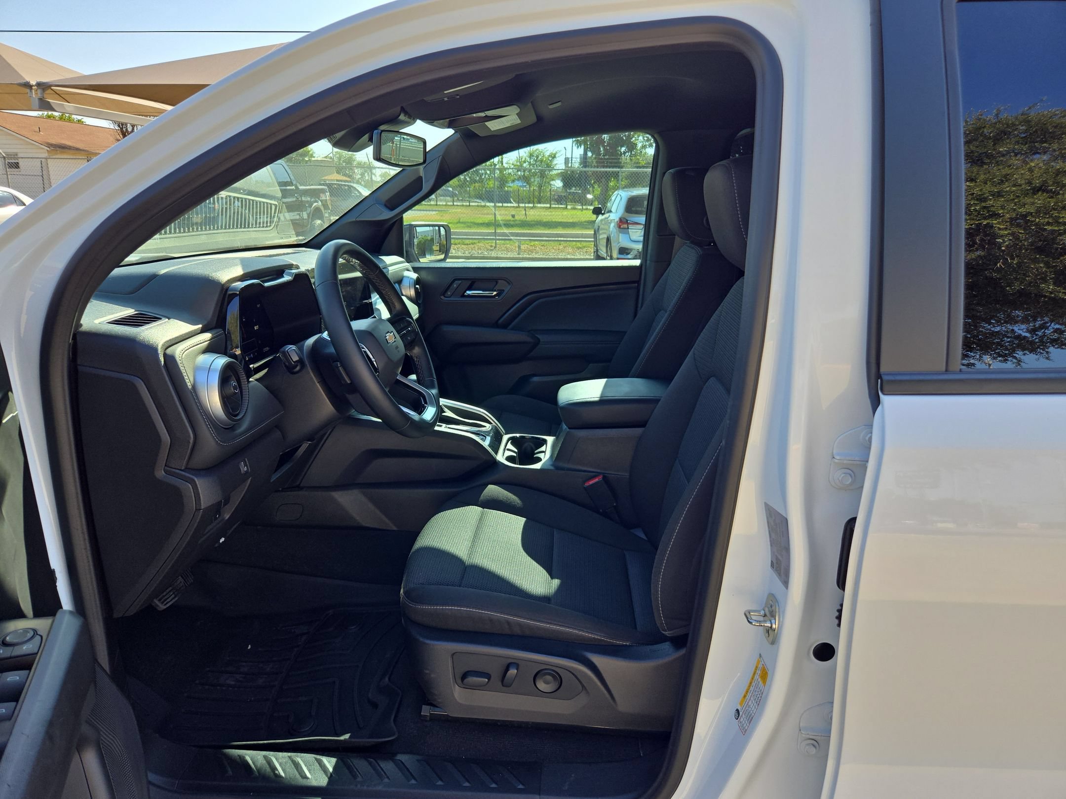 Certified 2024 Chevrolet Colorado LT w/ LT Convenience Package II RWD image 9