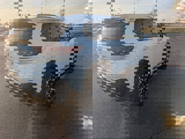 Used 2022 Nissan Rogue SL w/ SL Premium Package image 5