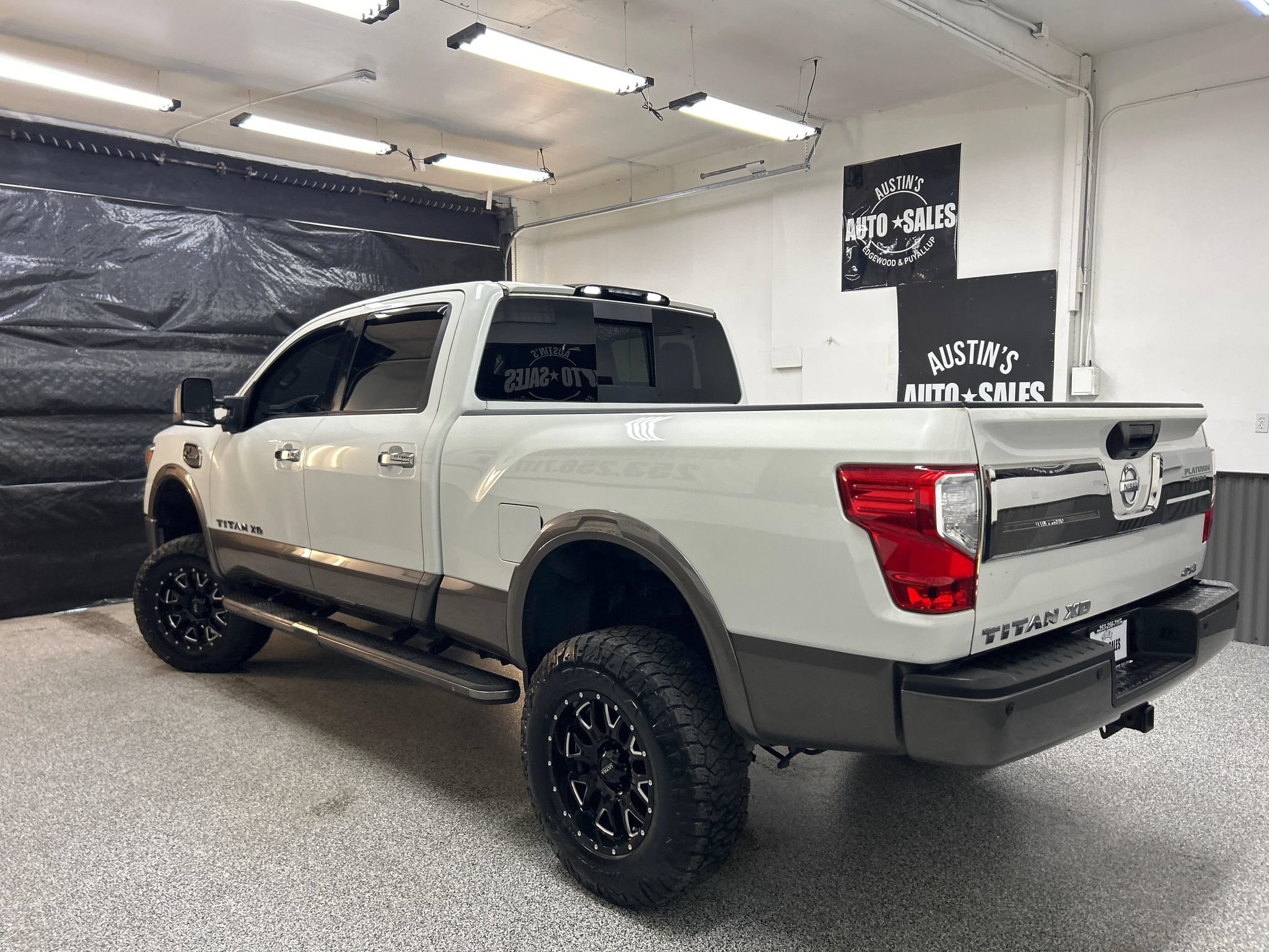 Used 2016 Nissan Titan Platinum Reserve AWD/4WD image 4