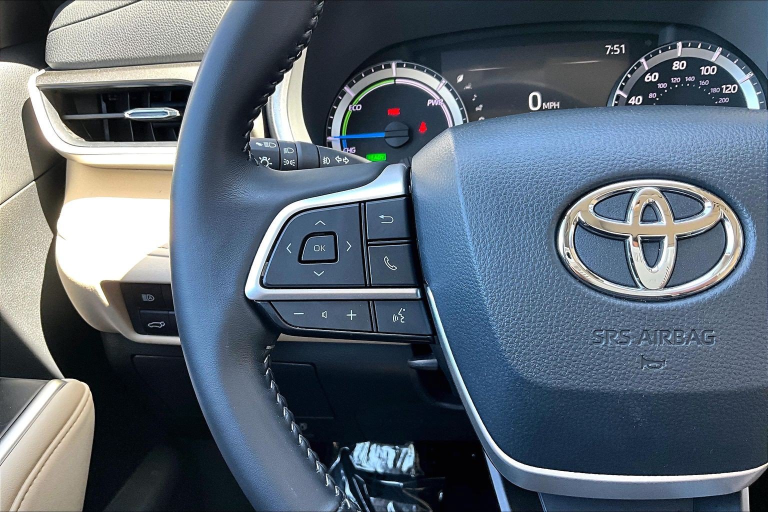 Used 2025 Toyota Highlander XLE AWD/4WD image 18