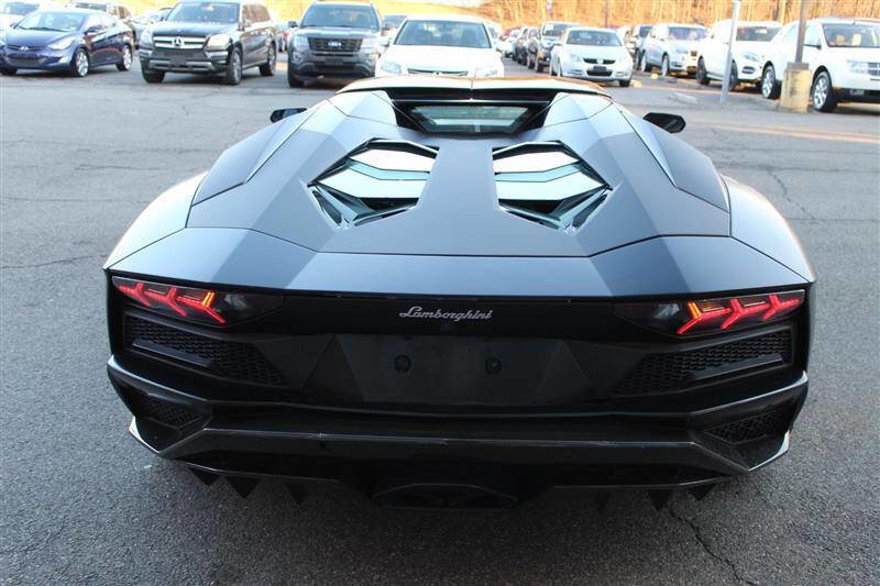 Used 2018 Lamborghini Aventador S image 17