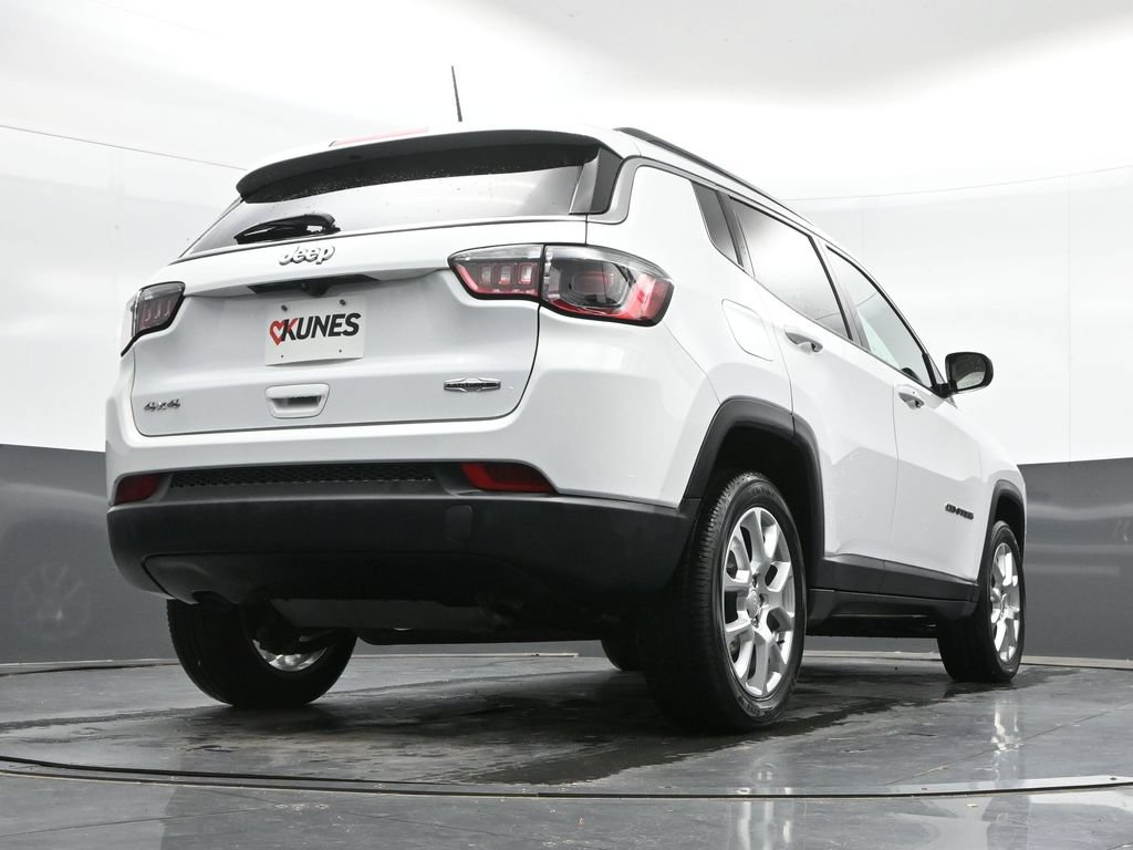 Used 2023 Jeep Compass Latitude w/ Sun and Sound Group AWD/4WD image 41