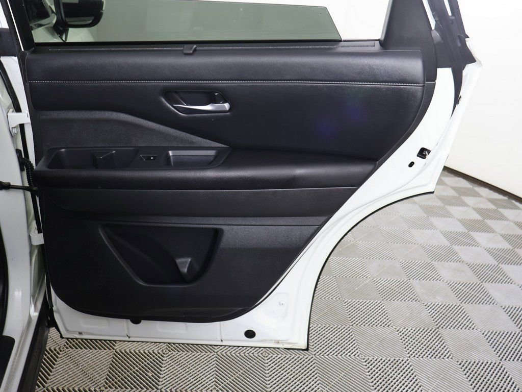 Used 2023 Nissan Pathfinder SL image 27
