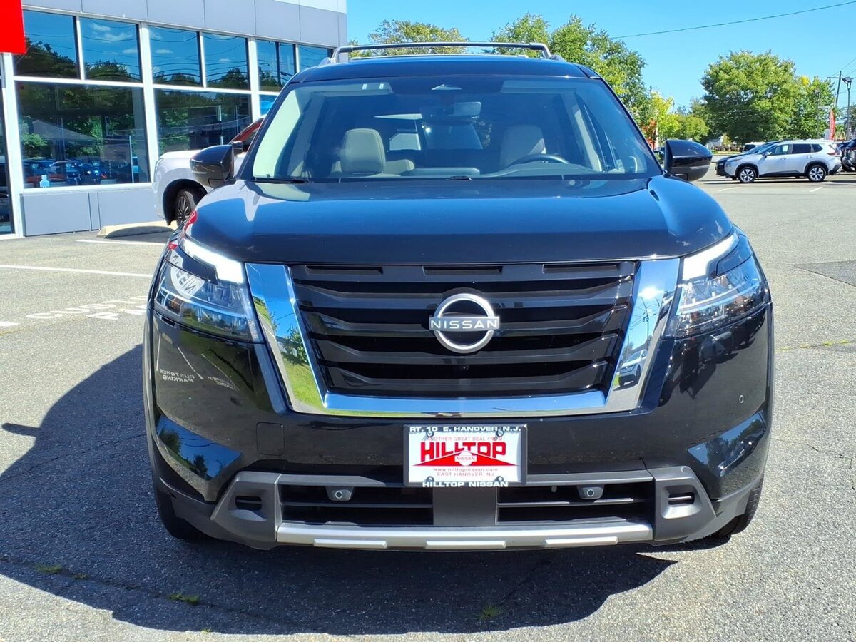 Used 2023 Nissan Pathfinder SL w/ SL Premium Package AWD/4WD image 2