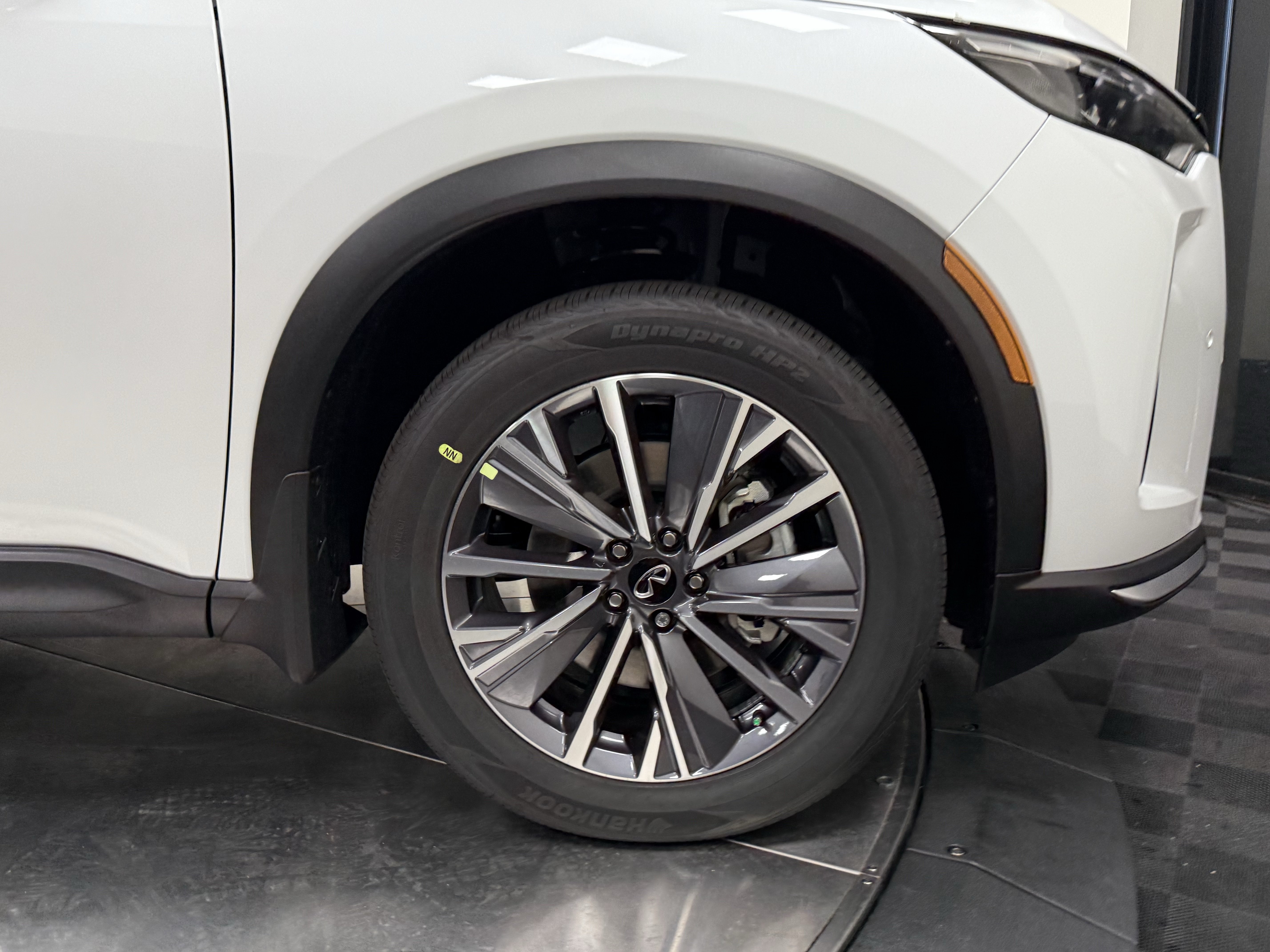 Certified 2027 INFINITI QX60 Luxe w/ Family Package FWD image 9