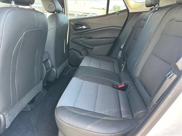 Used 2025 Chevrolet Trax LT w/ Driver Confidence Package FWD image 17