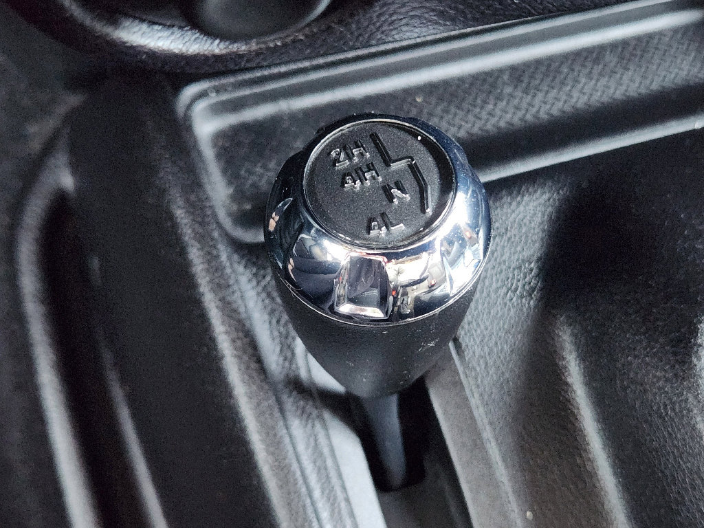 Used 2015 Jeep Wrangler Rubicon w/ Power Convenience Group image 22