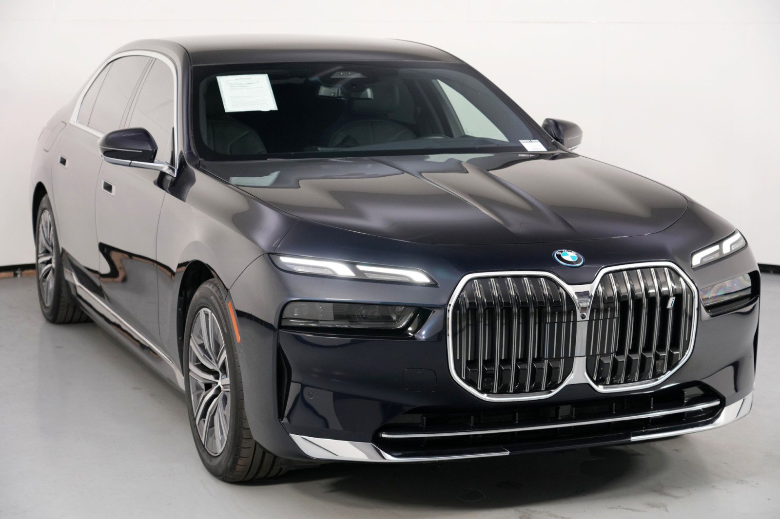 Used 2024 BMW i7 eDrive50 w/ Premium Package image 64
