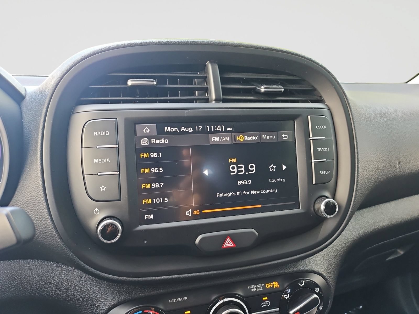 Used 2025 Kia Soul LX w/ LX Technology Package FWD image 27